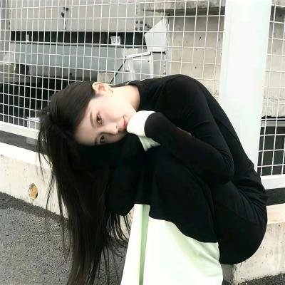 吉普车中的四人 海报